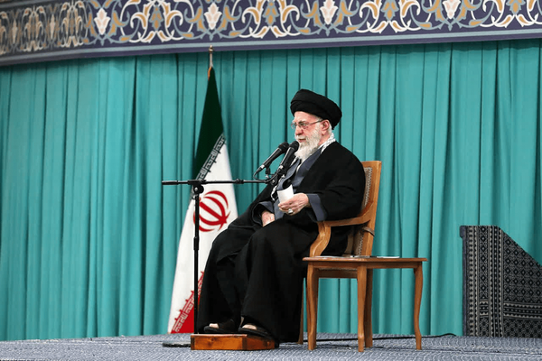 رهبر انقلاب: ملت ایران کمر فتنه را شکست