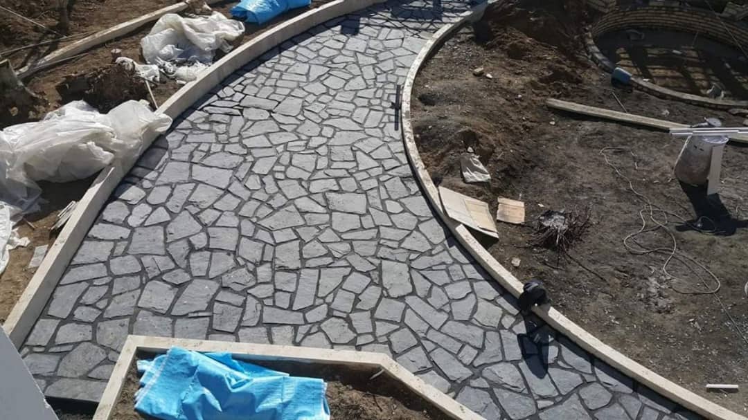 کفسازی باغ با سنگ لاشه.پیمانکاری سنگ لاشه برای محوطه سازی 