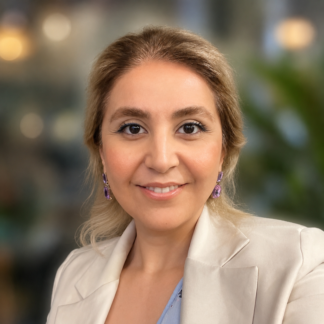 دکتر
مژگان دستوری جراح و دندانپزشک زیبایی