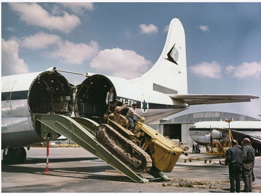 088308_26Cargo-Loading-Mechanism-2.jpg