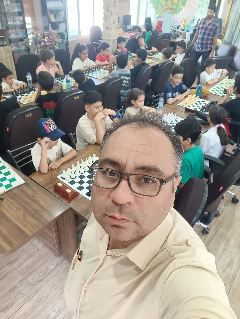 استاد جلالی در حال تدریس