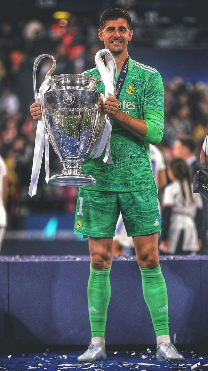 عکس رئال مادرید برای تصویر زمینه دخترانه