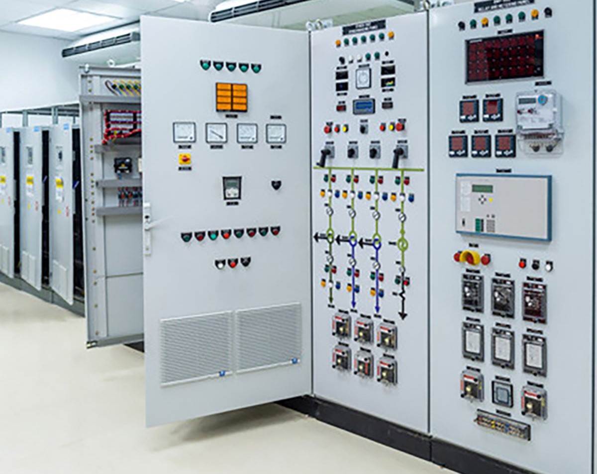 ساخت و تجهیز تابلو برق ایستاده دیاکو