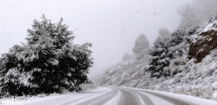 https://uploadkon.ir/uploads/481825_2344bb25-23road-through-trees-covered-in-snow-and-ice15-696x336.jpg