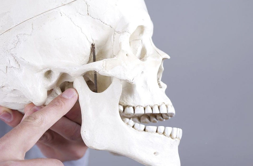 عوارض انحراف فک 