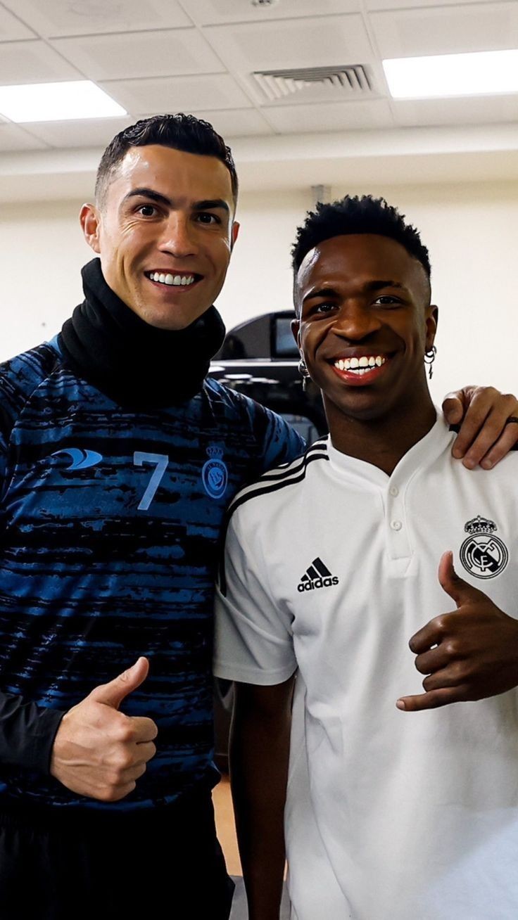 عکس رئال مادرید برای تصویر زمینه دخترانه