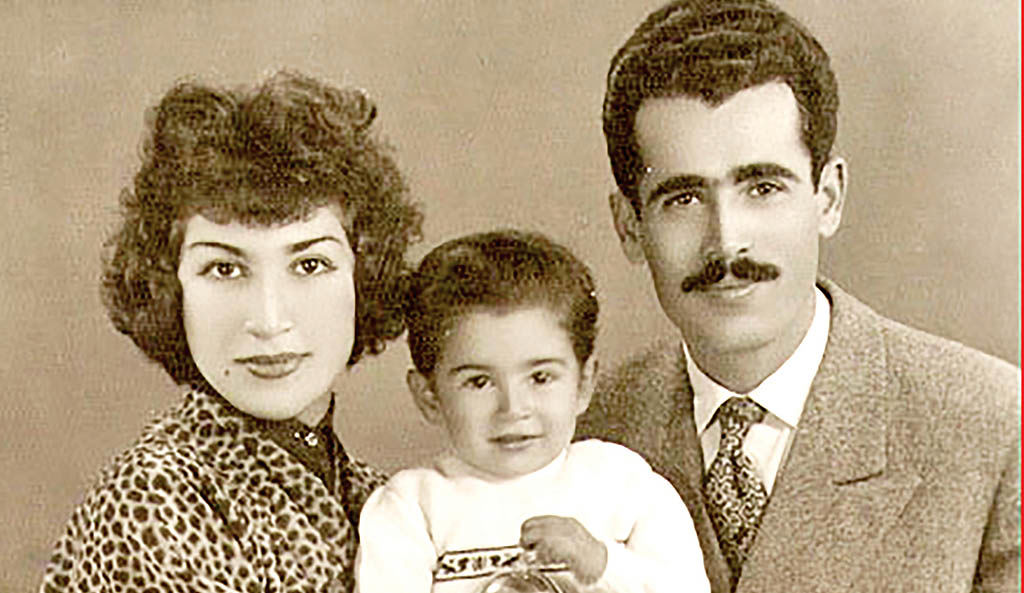 https://uploadkon.ir/uploads/756424_25فروغ-فرخزاد،-پرویز-شاپور-و-فرزندشان-کامیار-.jpg