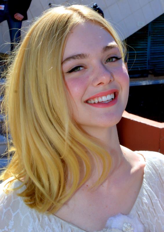 78c423_25Elle-Fanning-Cannes-2016.jpg