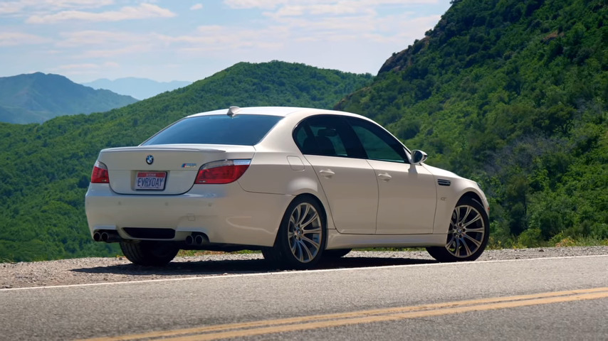 7b7908_25BMW-E60-M5-V-10-2.jpg