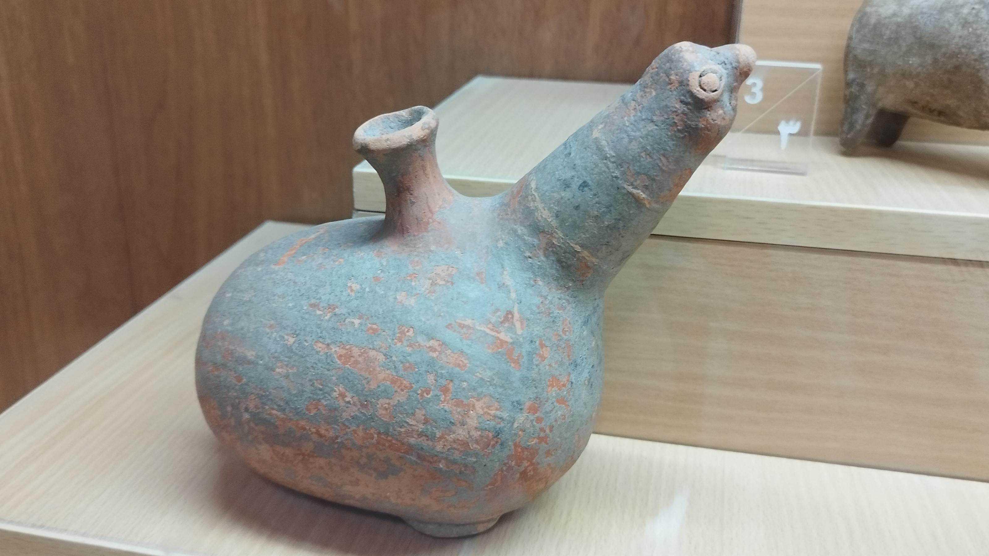 ظرف آبخوری موزه همدان دیاکو سایت