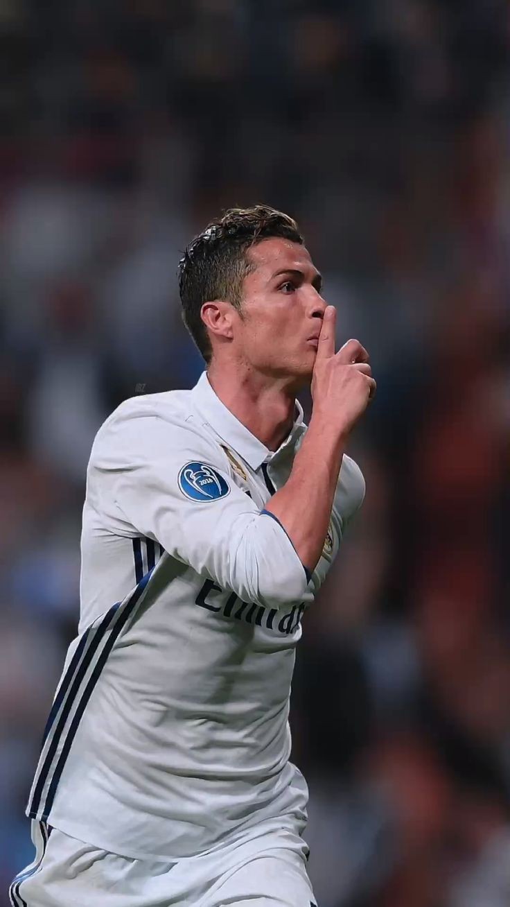 عکس رئال مادرید برای تصویر زمینه دخترانه