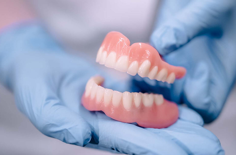 فاصله کشیدن دندان و گذاشتن دندان مصنوعی