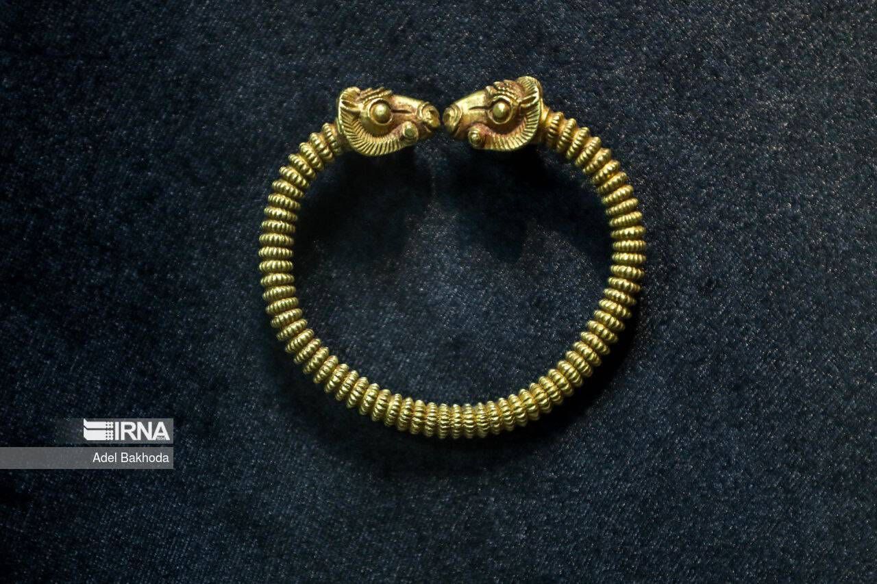 دسنبند طلا موزه هگمتانه