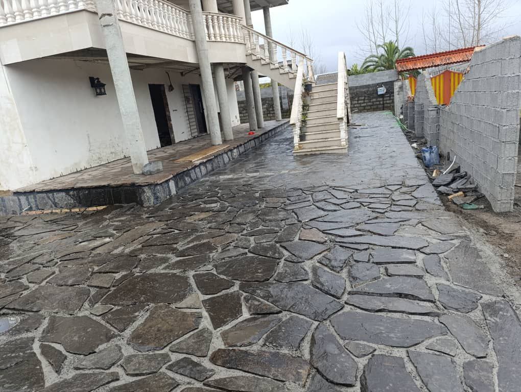 ارائه خدمات سنگ لاشه مشکی پرمقاومت در ایران یگانه تامین کننده سنگ مشکی میگون برای کف سازی 