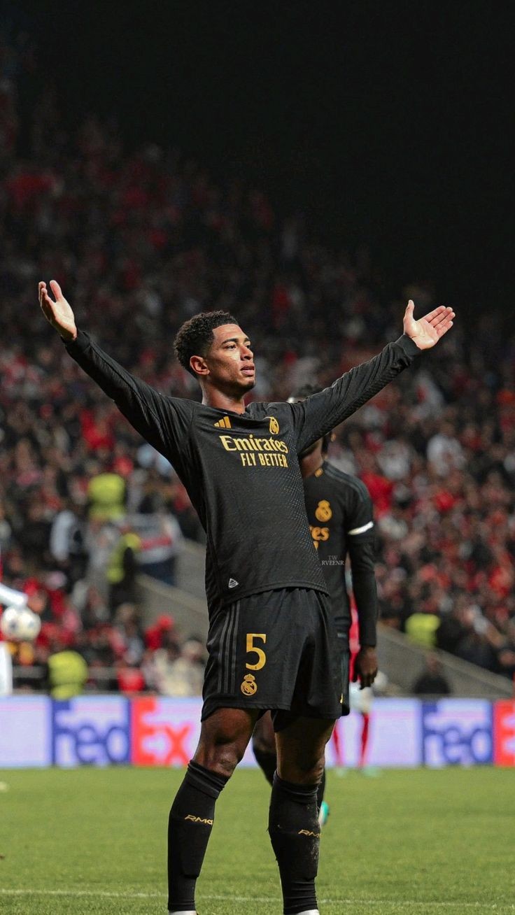 عکس رئال مادرید برای تصویر زمینه دخترانه