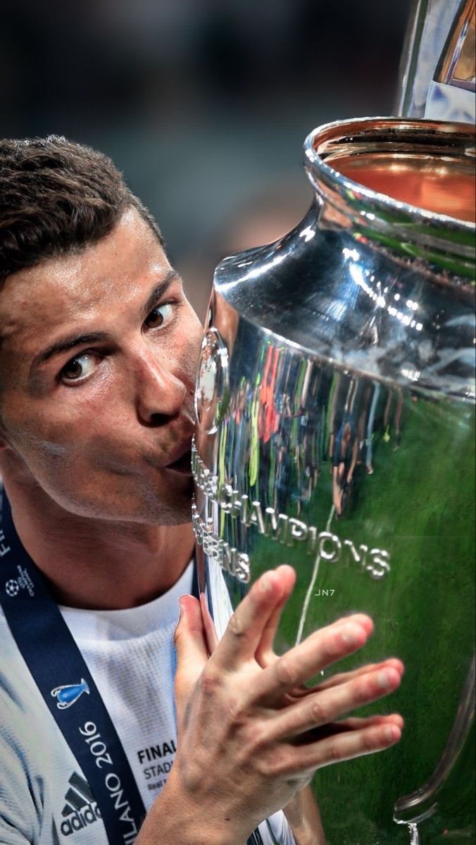 عکس رئال مادرید برای تصویر زمینه دخترانه